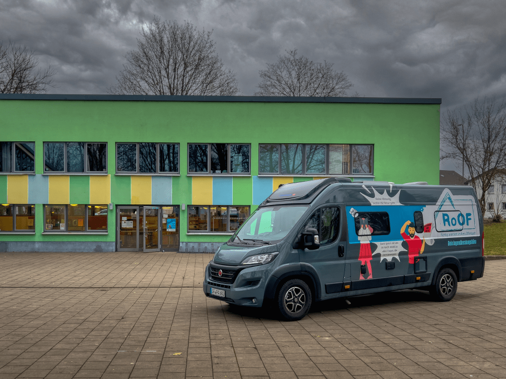 Das RoOF-Mobil vor dem JUZ in Mühlheim