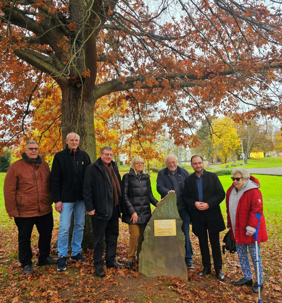 241113_Gruppenbild an der Friedenseiche